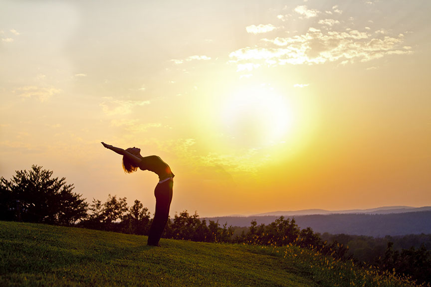 Yoga du matin: saluons le soleil!